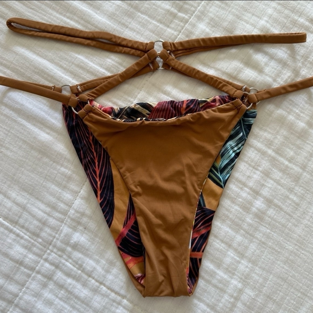 SOLD San Lorenzo Cross Front Bikini Bottoms